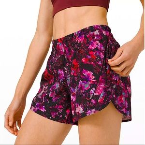 NWT Stunning LULULEMON Mid Rise Shorts - Size 8